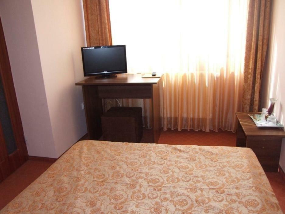 Hotel Plaisir Ploieşti Habitación foto