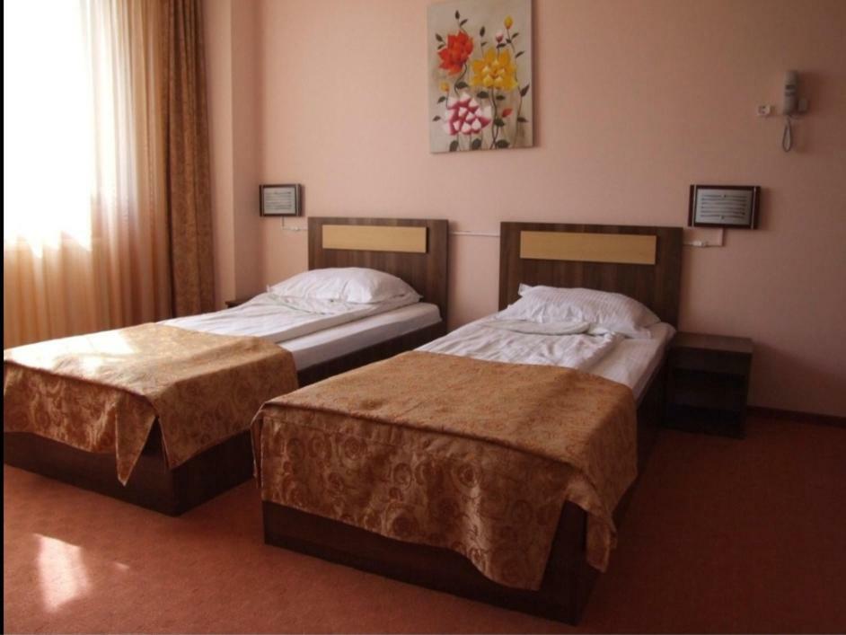 Hotel Plaisir Ploieşti Exterior foto